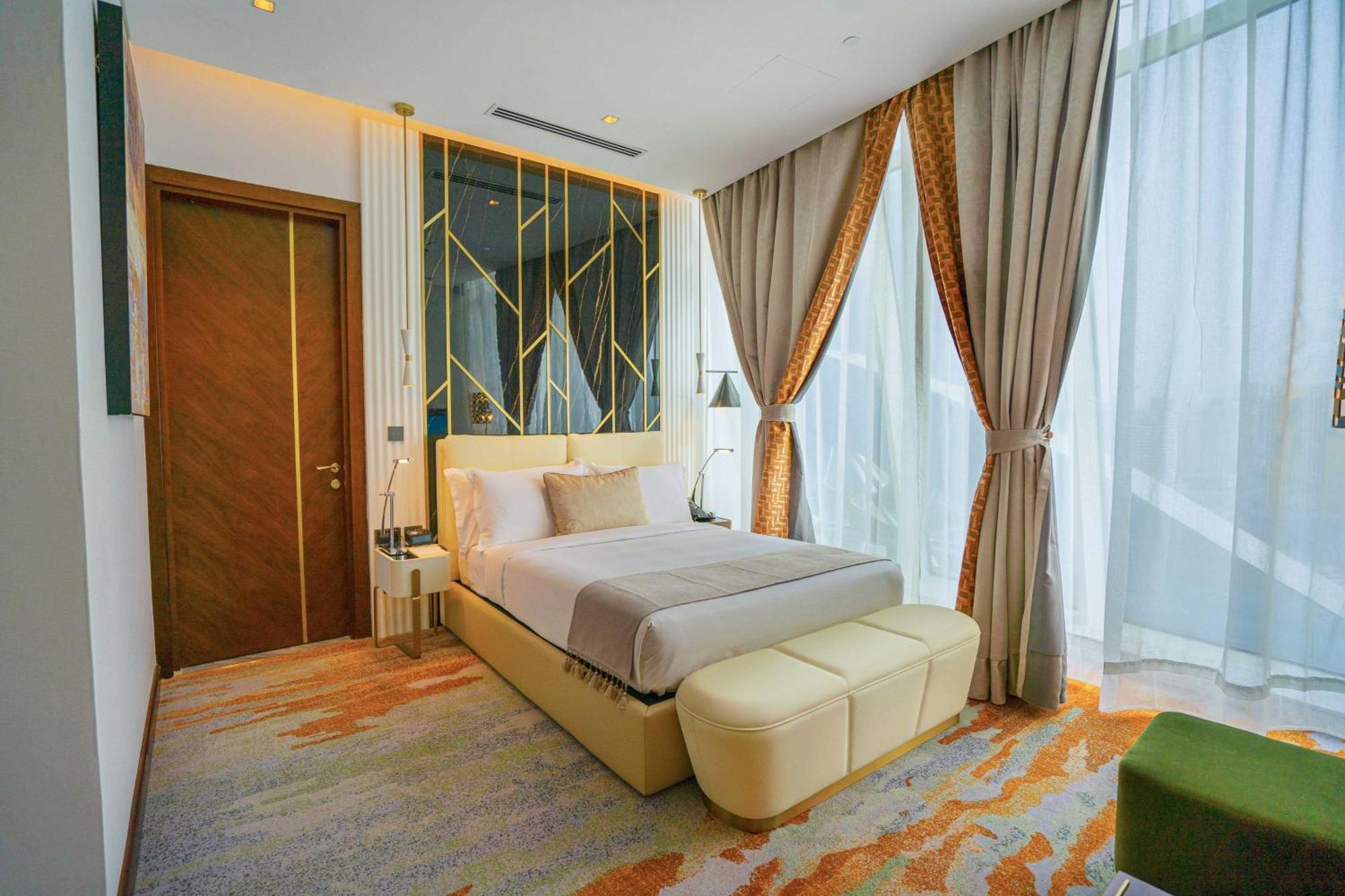 Velero Hotel Doha Lusail Kültér fotó A bedroom at the hotel