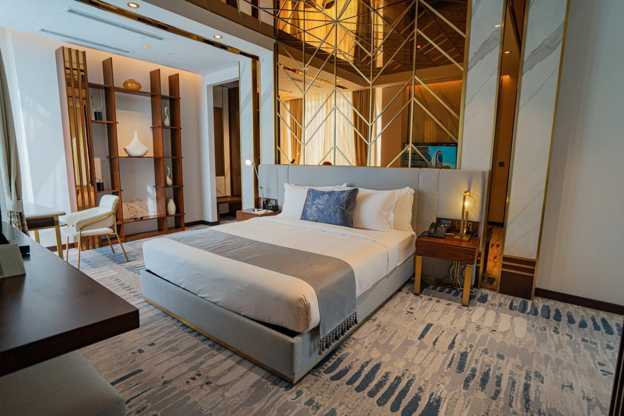 Velero Hotel Doha Lusail Kültér fotó A bedroom at the hotel