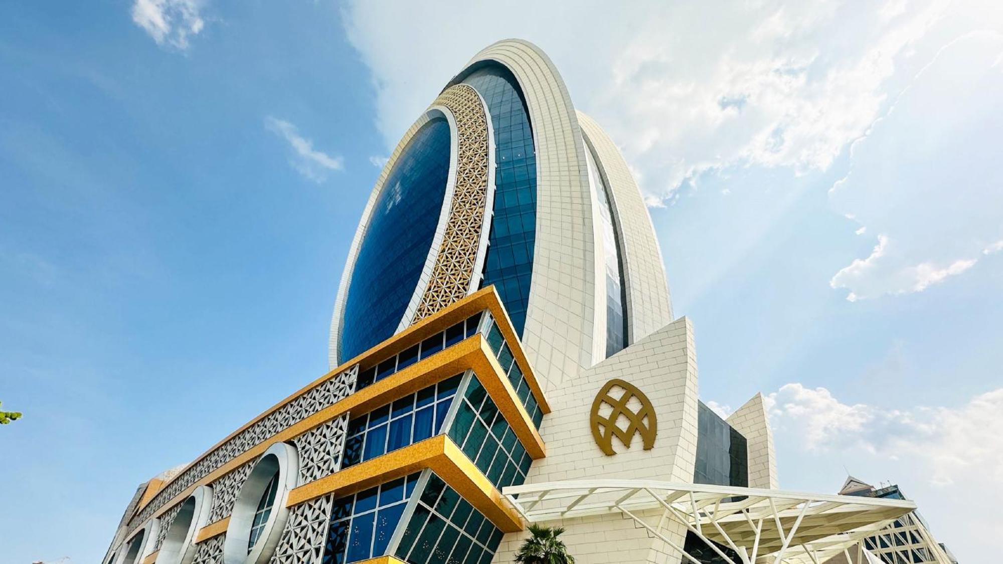 Velero Hotel Doha Lusail Kültér fotó The new headquarters of the National Bank of Azerbaijan in Baku